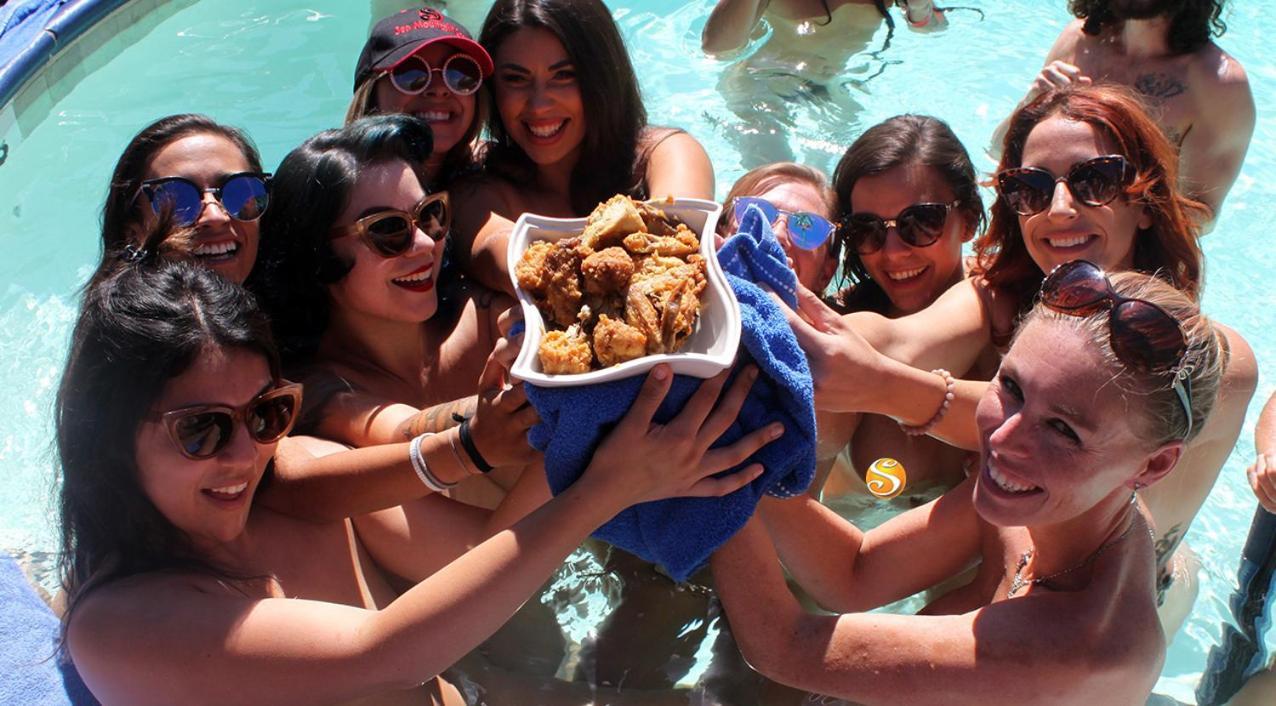 Sea Mountain Nude Resort & Spa Hotel - Adults Only Desert Hot Springs Bagian luar foto